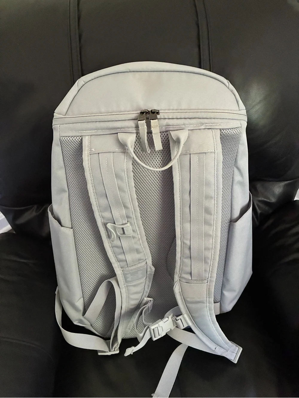 Under Armour Men’s Light Gray Backpack